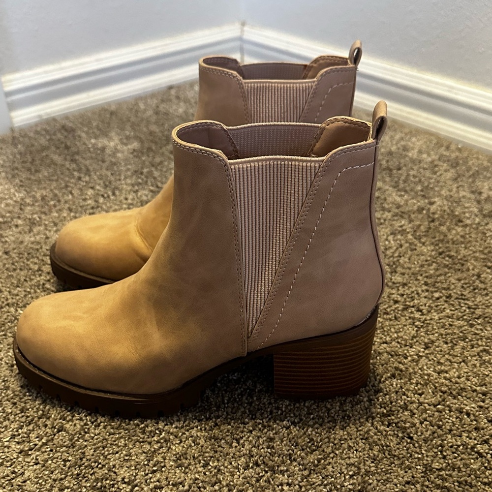Mia Boots